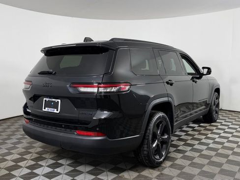 Used 2023 Jeep Grand Cherokee L Limited w/ Black Appearance Package AWD/4WD image 9