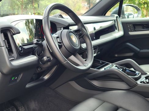 Used 2026 Porsche Cayenne AWD/4WD image 4