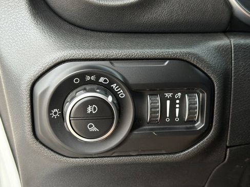 Used 2021 Jeep Gladiator Overland w/ Uconnect 4C Nav & Sound Group AWD/4WD image 11