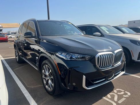 Used 2024 BMW X5 xDrive40i w/ Premium Package AWD/4WD image 3