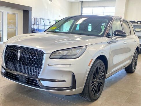 Used 2023 Lincoln Corsair AWD w/ Equipment Group 101A image 4