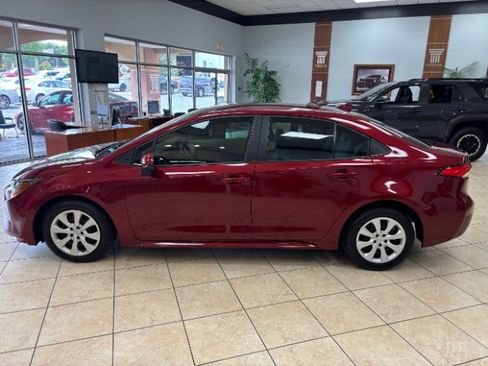 Used 2024 Toyota Corolla LE FWD image 9