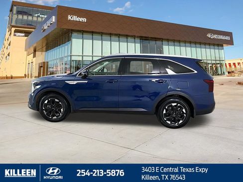 Used 2025 Kia Sorento S w/ Panoramic Sunroof Package FWD image 4