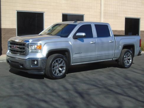 Used 2015 GMC Sierra 1500 SLE w/ SLE Value Package image 1