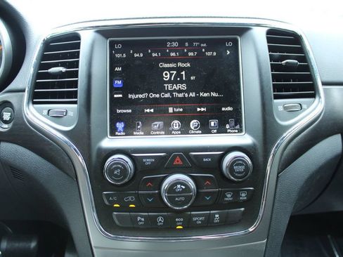 Used 2017 Jeep Grand Cherokee Altitude RWD image 17