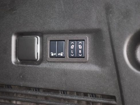 Used 2024 Chevrolet Suburban High Country image 23