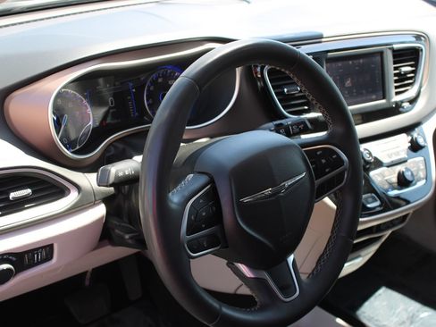 Used 2023 Chrysler Voyager LX FWD image 10
