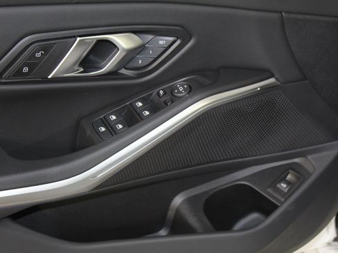 Used 2025 BMW 330i xDrive Sedan w/ Convenience Package image 29