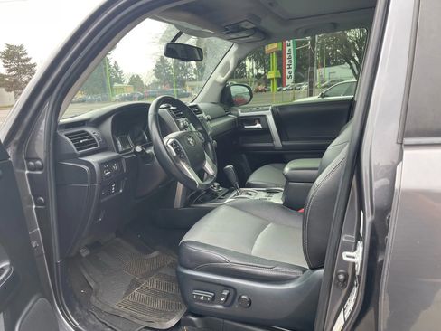 Used 2018 Toyota 4Runner SR5 Premium image 8