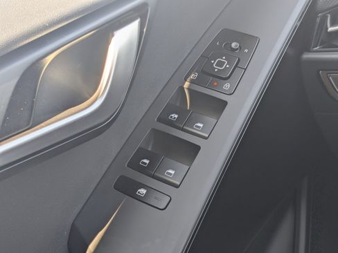 Certified 2024 Kia Niro LX image 38