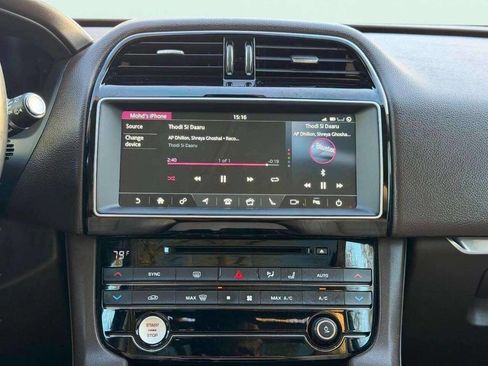 Used 2017 Jaguar F-PACE Prestige image 23