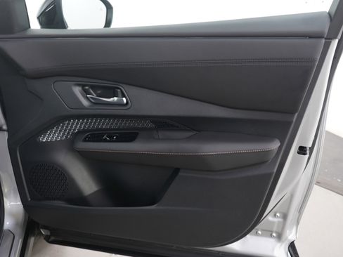 Used 2023 Nissan Ariya AWD image 10