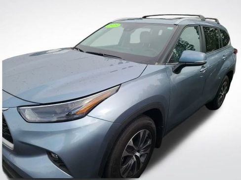 Used 2023 Toyota Highlander XLE image 9