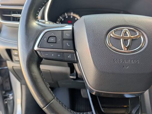 Used 2020 Toyota Highlander XLE FWD image 13