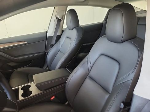 Used 2023 Tesla Model 3 Standard Range image 4