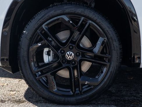 New 2026 Volkswagen Tiguan SE R-Line image 7