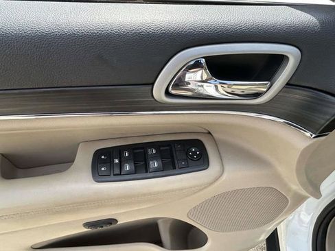 Used 2021 Jeep Grand Cherokee Limited image 14