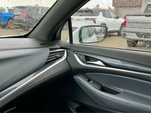 Used 2022 Buick Enclave Premium image 38