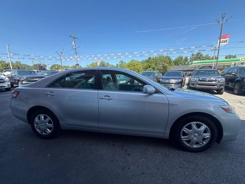 Used 2011 Toyota Camry LE FWD image 4