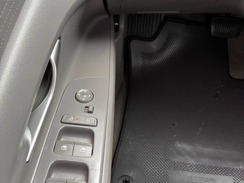 Used 2024 Hyundai Elantra SE FWD image 27