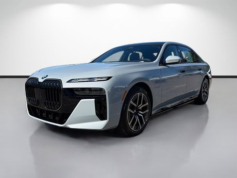 New 2026 BMW 750e xDrive w/ Executive Package image 7