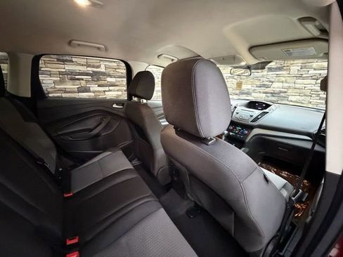 Used 2017 Ford Escape SE image 29