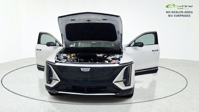 Used 2025 Cadillac Lyriq Luxury w/ LPO, Floor Liner Package RWD image 12