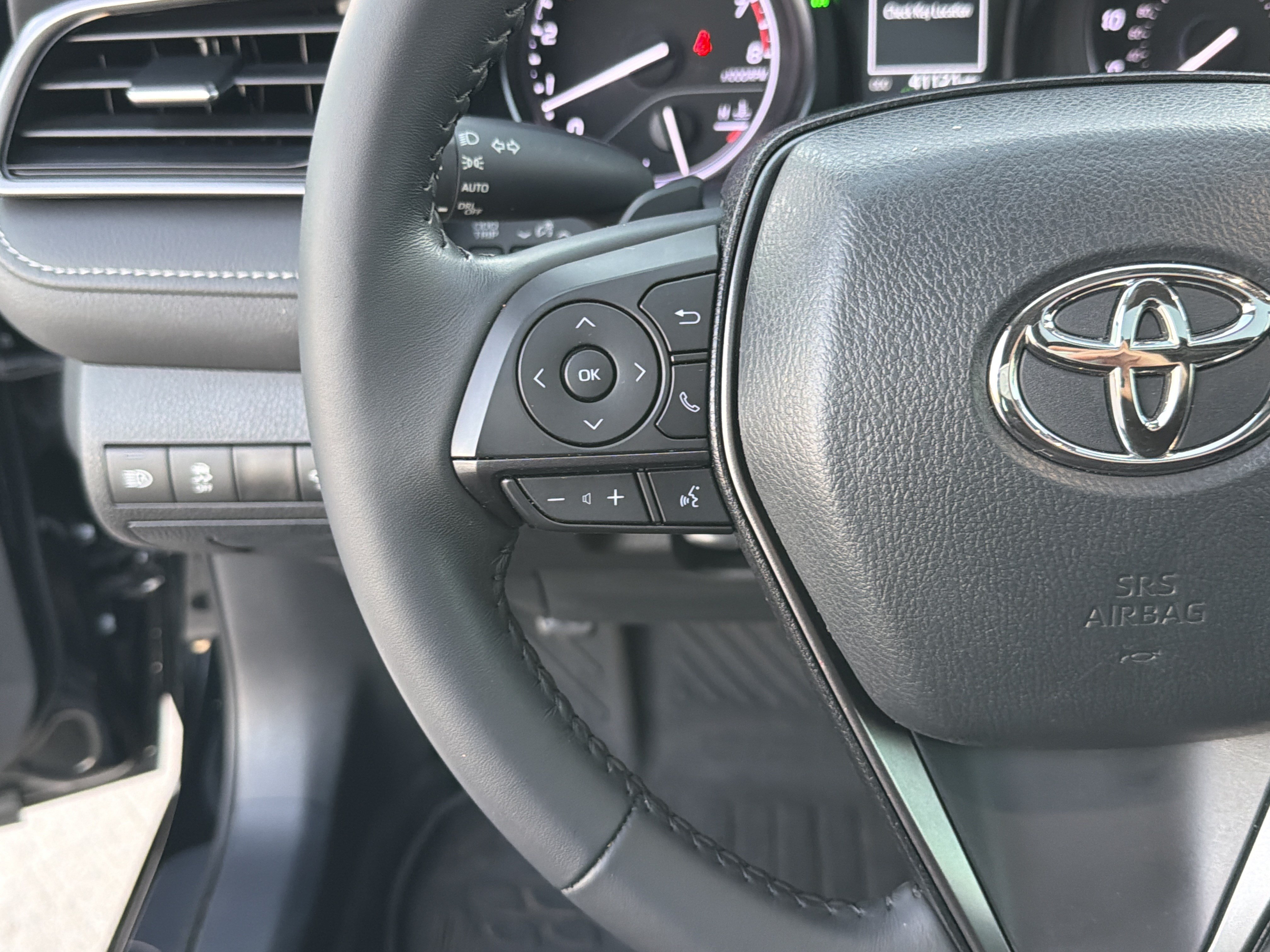 Used 2024 Toyota Camry SE w/ Convenience Package FWD image 19