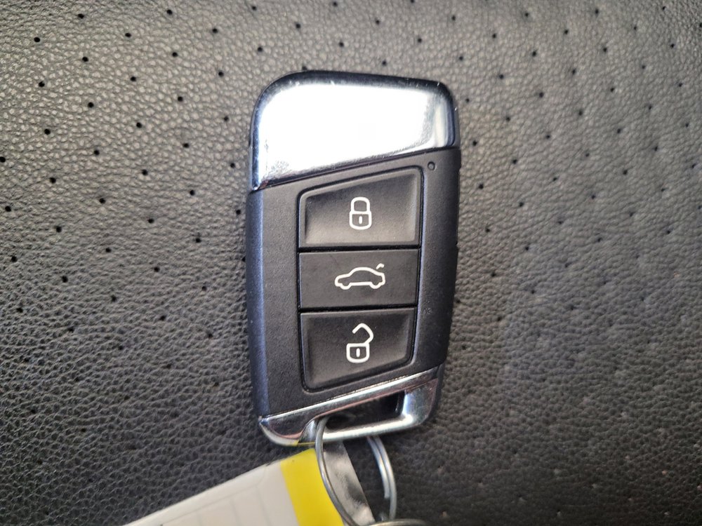 Used 2022 Volkswagen Atlas Cross Sport SE AWD/4WD image 32