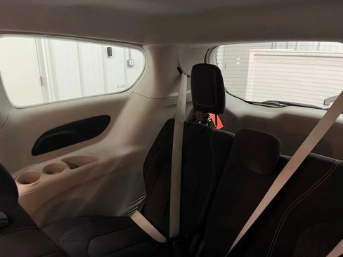Used 2021 Chrysler Voyager L FWD image 14
