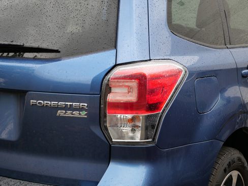 Used 2017 Subaru Forester 2.5i Premium w/ All-Weather Package AWD/4WD image 8