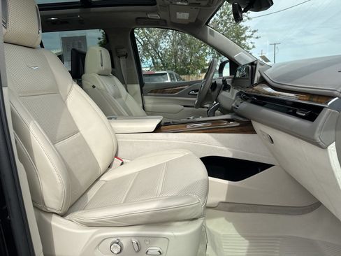 Used 2022 Cadillac Escalade Sport Platinum w/ LPO, Floor Liner Package AWD/4WD image 39