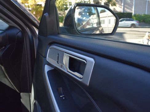 Used 2024 Ford Explorer Limited image 22