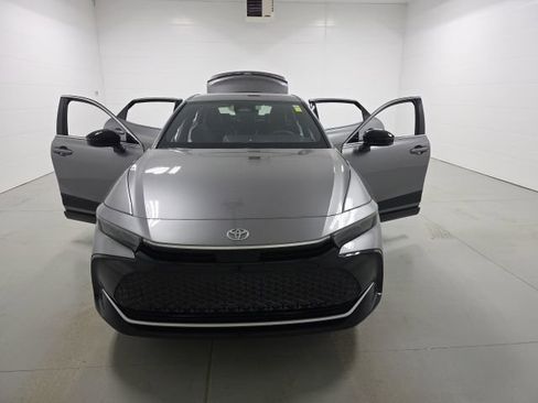 New 2026 Toyota Crown XLE image 9