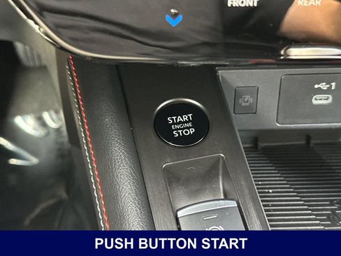 Used 2025 Nissan Kicks SR w/ SR Premium Package FWD image 25