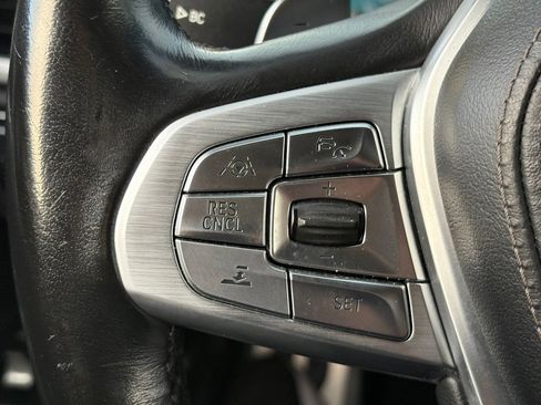 Used 2017 BMW 750i image 18