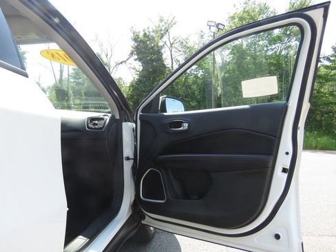 Used 2018 Jeep Compass Limited AWD/4WD image 12