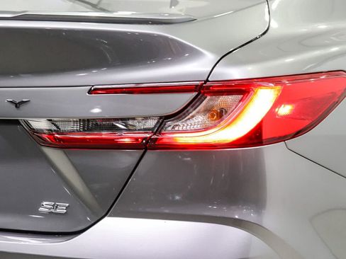 Used 2025 Toyota Camry SE FWD image 11