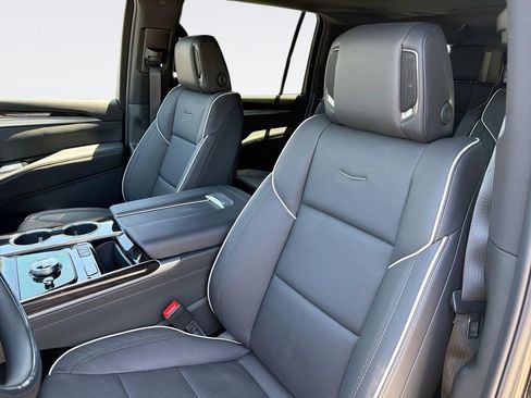 Certified 2026 Cadillac Escalade ESV Luxury AWD/4WD image 25