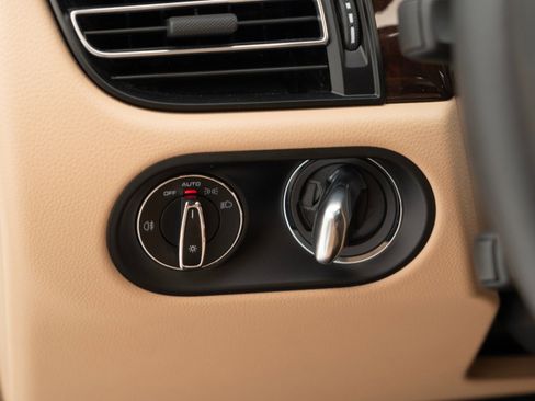 Certified 2025 Porsche Macan image 27