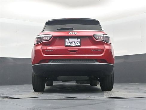 Used 2025 Jeep Compass Limited image 41