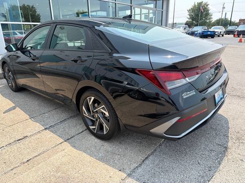 Used 2025 Hyundai Elantra Sport FWD image 4