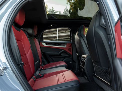 Certified 2025 Porsche Cayenne S image 47