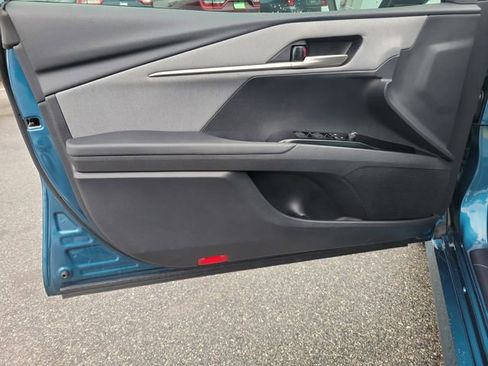 Used 2025 Toyota Camry LE w/ Convenience Package image 17