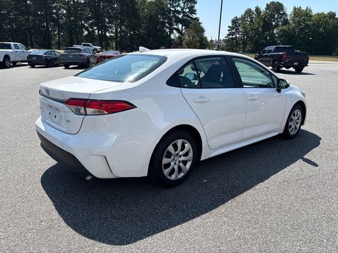 Used 2025 Toyota Corolla LE FWD image 10
