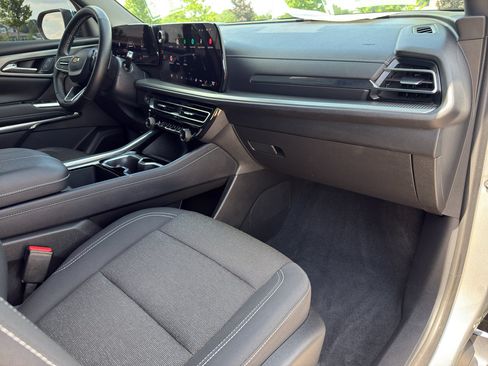 Used 2025 Chevrolet Traverse LT AWD/4WD image 40