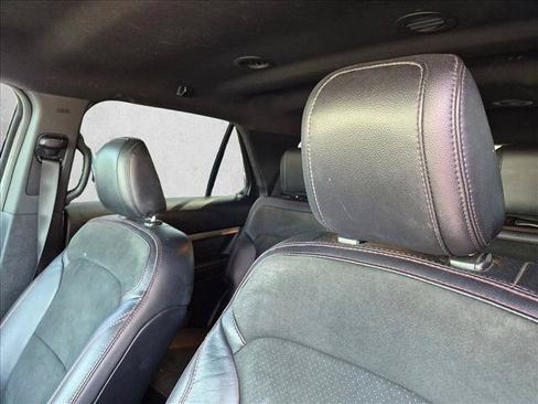 Used 2019 Ford Explorer XLT w/ Equipment Group 202A FWD image 10
