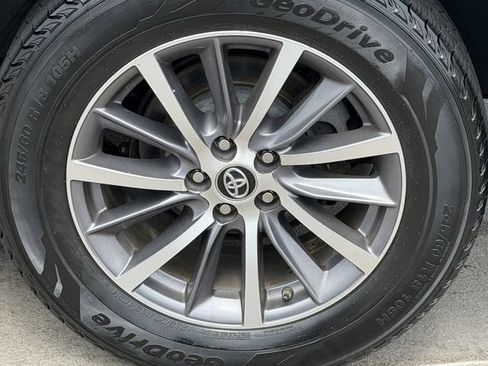Used 2019 Toyota Highlander XLE AWD/4WD image 8