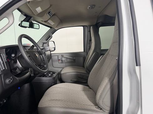 Used 2025 Chevrolet Express 3500 LT w/ LT Preferred Equipment Group RWD image 19
