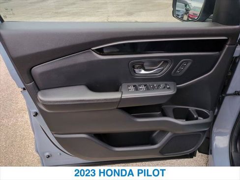 Used 2023 Honda Pilot Touring image 12